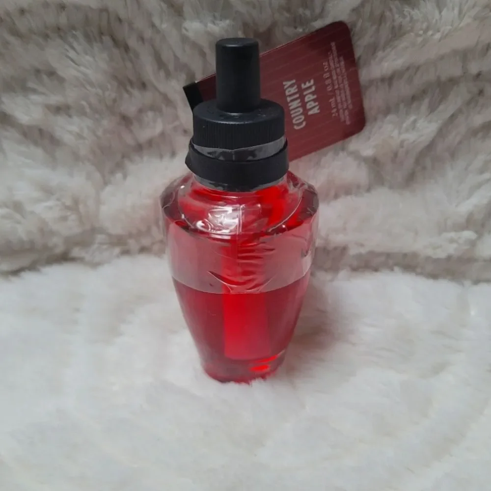 BBW White Barn Country Apple Wallflower Refill Bulb New OOS